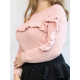 Różowy sweter z falbanką
